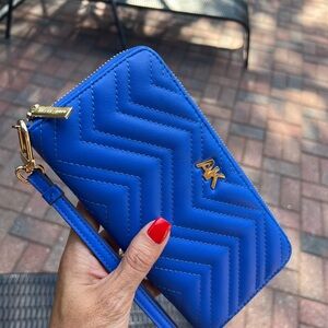 NEW WITHOUT TAGS Anne Klein Royal Blue Quilted Wristlet Wallet